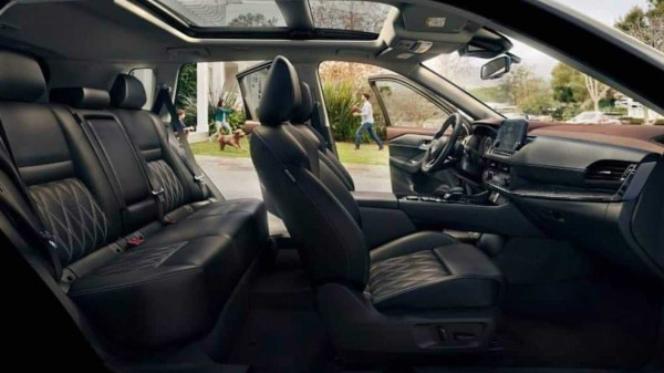 Foto Nissan Rogue 2021 Mengaspal di Jalan Beredar untuk Pertama Kalinya