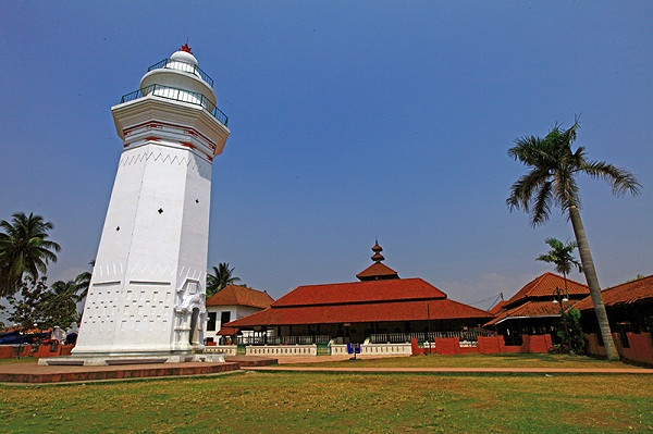 Wisata Religi : Mengenal Masjid Tertua di Indonesia
