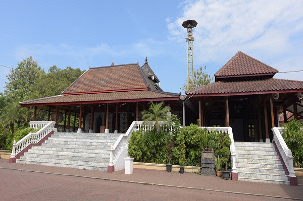 Wisata Religi : Mengenal Masjid Tertua di Indonesia