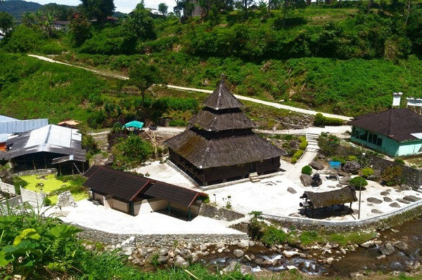 Wisata Religi : Mengenal Masjid Tertua di Indonesia