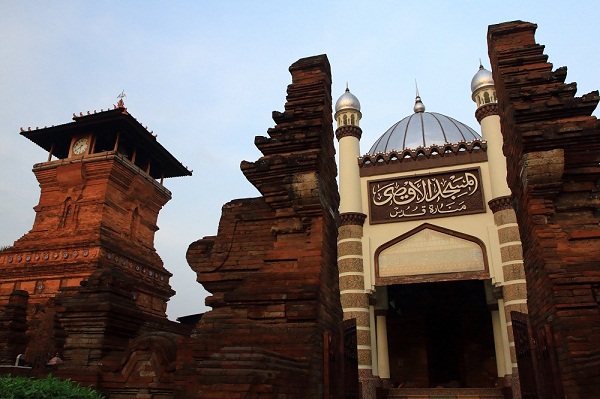 Wisata Religi : Mengenal Masjid Tertua di Indonesia