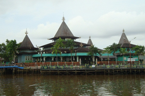 Wisata Religi : Mengenal Masjid Tertua di Indonesia