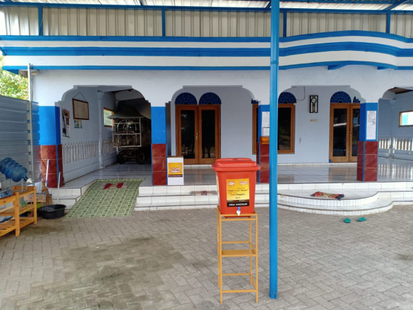 Anak-anak Muda di Ponorogo Lakukan Penyemprotan Disinfektan Sampai Desa