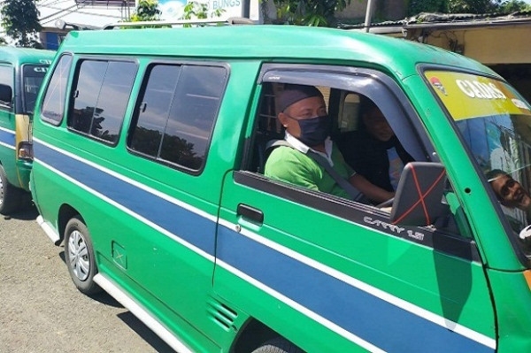 PSBB Diterapkan, Jerit Sopir Angkot: Penumpang Sedikit, Pendapatan Semakin Minim