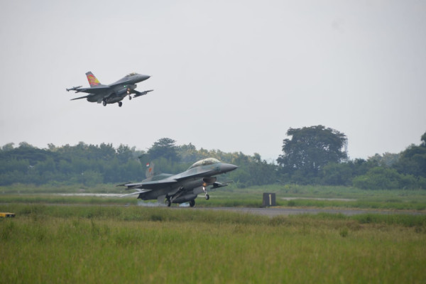 Penerbang Muda TNI AU Ini Mampu Jinakkan F-16 C di Udara