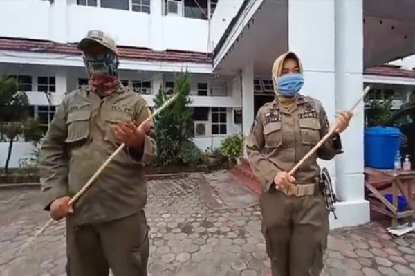 Pukul Rotan ala Polisi India Bakal Diterapkan Bagi Pelanggar PSBB di Banjarmasin