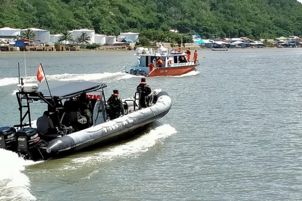 Lanal Gorontalo Evakuasi Mayat di Perairan Kayu Bulan