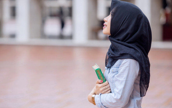 4 Tips Bisa Khatam Membaca Alquran Saat Ramadan