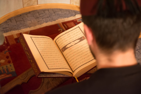 4 Tips Bisa Khatam Membaca Alquran Saat Ramadan