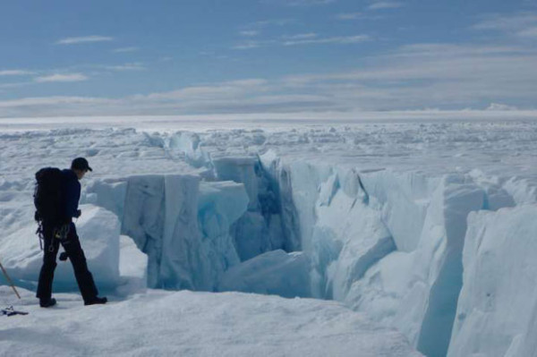 Peneliti Temukan Penyebab Es di Greenland Mencair Secara Misterius