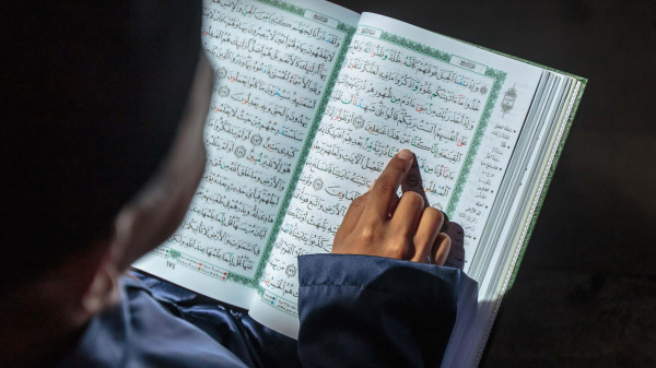 4 Tips Bisa Khatam Membaca Alquran Saat Ramadan