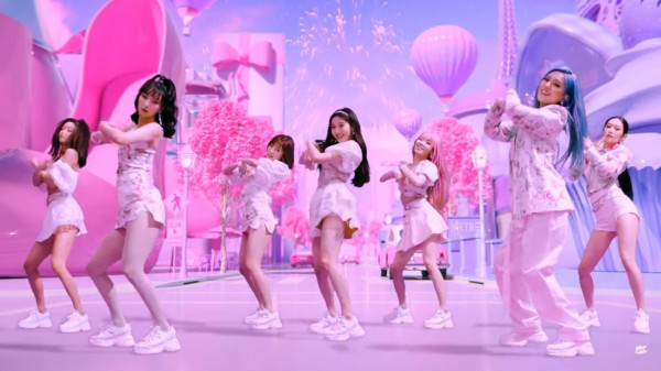 OH MY GIRL Resmi Rilis Minialbum, Jadi Koboi dalam Video Musiknya