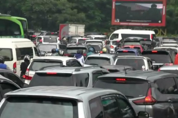 Hari Pertama PSBB Sidoarjo Lalu lintas Macet, Terminal Purabaya Tutup