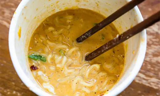 10 Makanan yang Orang Sering Salah Menyantapnya