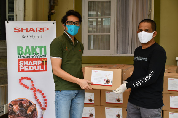 Sharp Indonesia Sebar 500 Sembako ke Warga Terdampak COVID-19