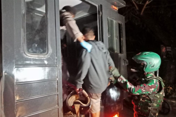 Ratusan Pemuda Gowa yang Terjaring Polisi Diangkut Pakai Mobil Tahanan