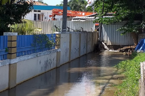Warga Resah dengan Semburan Air Tanah Proyek Gedung di Mataram
