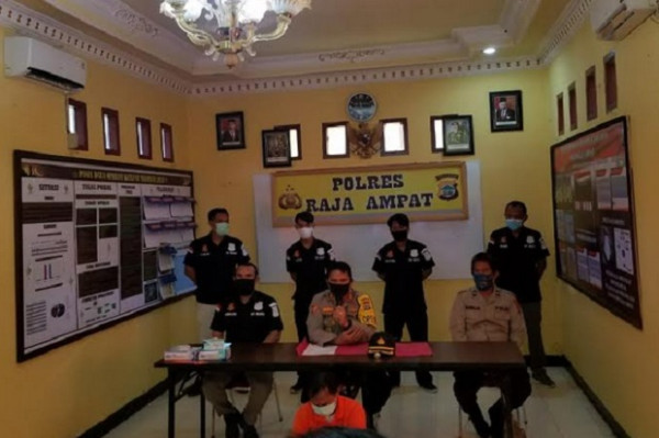 Jengkel Upah Kerja Terlambat, Pemuda Ini Rusak Tugu Ikon Wisata Raja Ampat