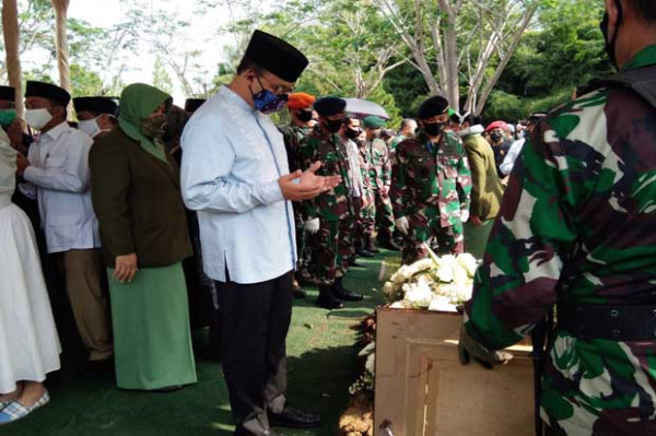 Prabowo dan Anies Hadiri Pemakaman Mantan Panglima TNI Djoko Santoso di San Diego Hills