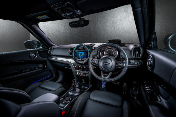 Hanya Ada 24 Unit, Ini Penampakan Dramatis MINI Countryman Serba-Hitam