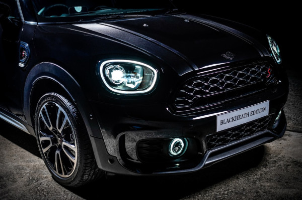 Hanya Ada 24 Unit, Ini Penampakan Dramatis MINI Countryman Serba-Hitam