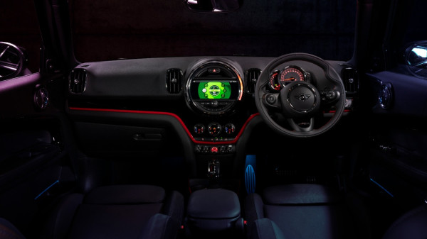 Hanya Ada 24 Unit, Ini Penampakan Dramatis MINI Countryman Serba-Hitam