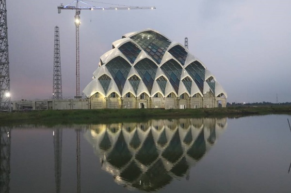 Melihat Keindahan Arsitektur Masjid Terapung di Indonesia