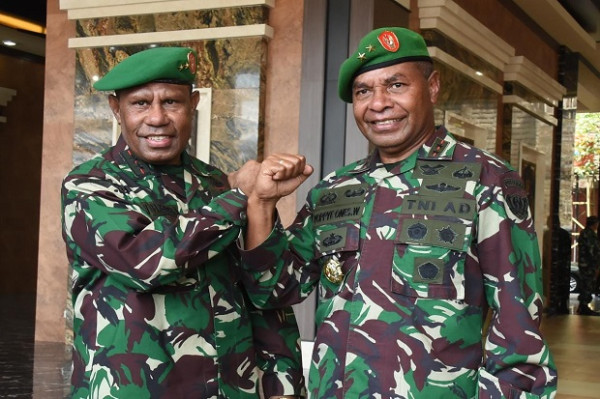 KSAD Jenderal TNI Andika Perkasa Lantik Dua Putra Terbaik Asli Papua