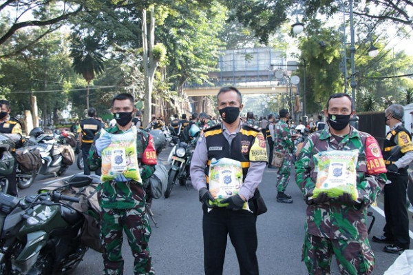 7,5 Ton Beras Dibagikan...