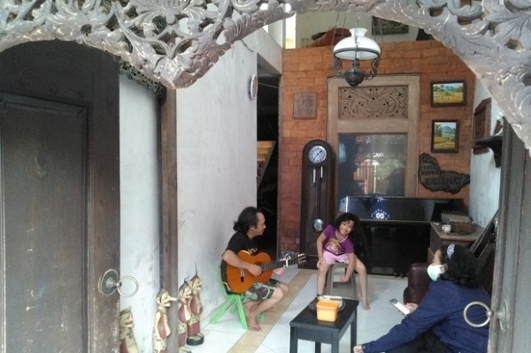Nyanyian Merdu Melody Membasuh Keresahan di Tengah Pandemi