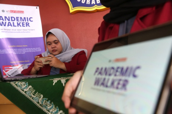 Stress Corona, Mahasiswa UM Surabaya Ciptakan 'Pandemic Walker'