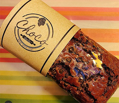 Tompi Dapat Kiriman Kue Cokelat dari Glenn Fredly