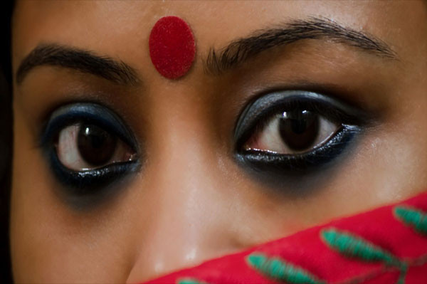 Ingin Tampil Cantik Seperti Wanita India? Ini Rahasianya!