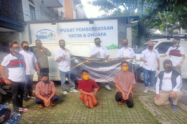 Tukang Becak-Pemulung Semringah Dapat Bingkisan Sembako dari Komunitas MBW212