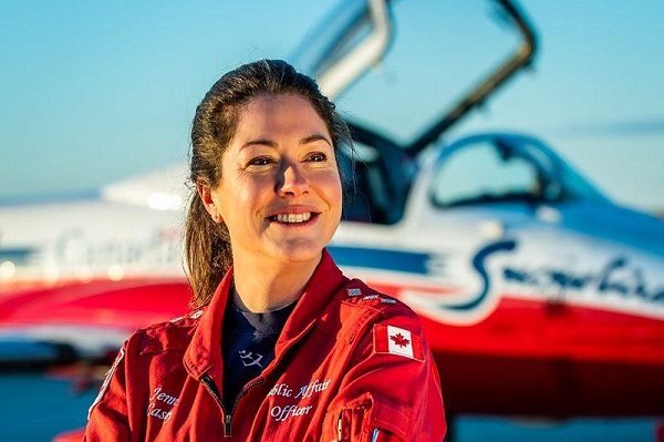 Jet Snowbirds Kanada Jatuh, 1 Awaknya Hantam Pohon dan Tewas
