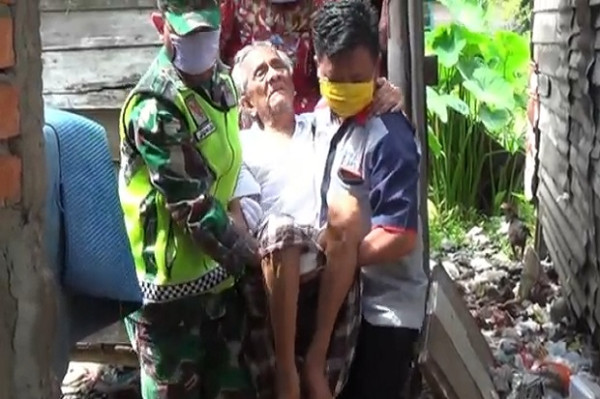 Derita Kakek Buta di Palembang yang Disuruh Mengemis dan Ditelantarkan Anaknya