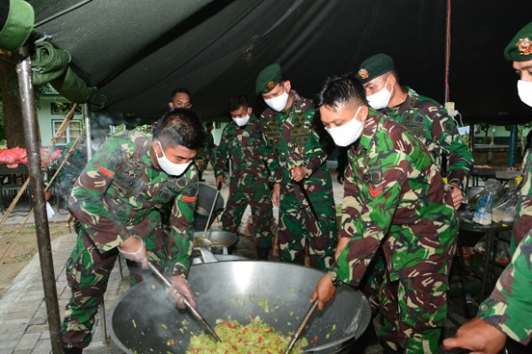 Darurat Corona, Jenderal Bintang Dua Ini Cek Langsung Dapur Umum