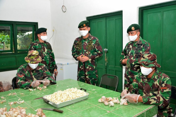 Darurat Corona, Jenderal Bintang Dua Ini Cek Langsung Dapur Umum
