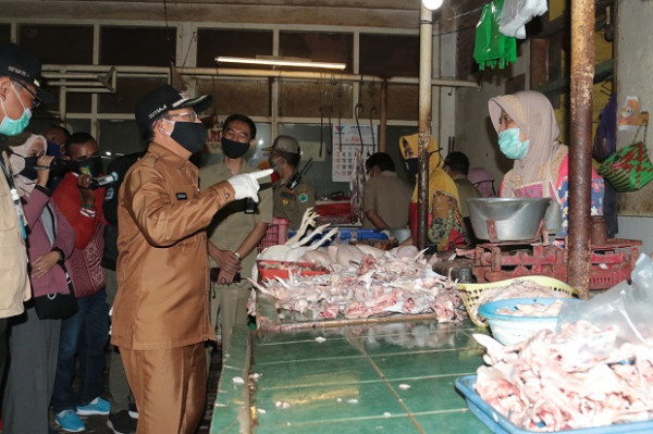 PSBB Malang Raya, Puluhan Pedagang Pasar Jalani Rapid Test