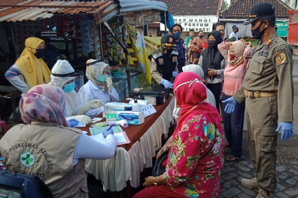 Rapid Test di Pasar Tradisional Mojokerto, Enam Warga Reaktif
