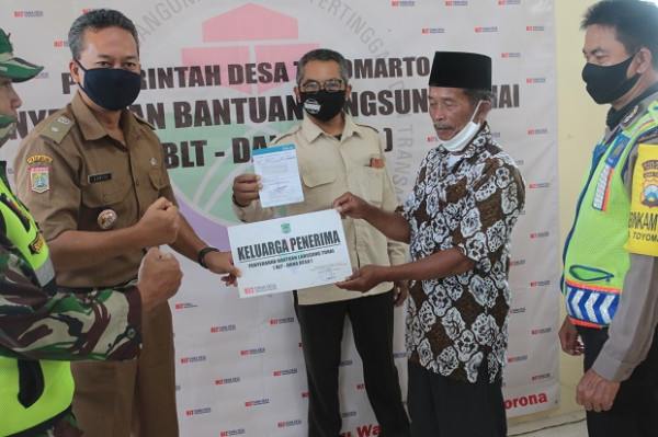 Mereka Masih Bisa Menyalurkan BLT DD di Tengah Tumpukan Aturan