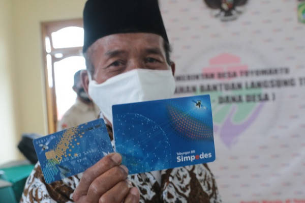 Mereka Masih Bisa Menyalurkan BLT DD di Tengah Tumpukan Aturan