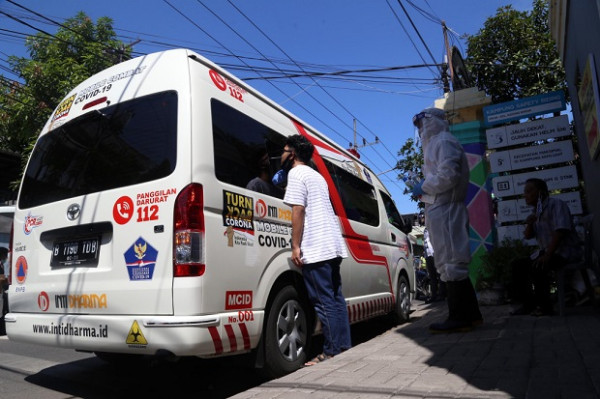 Ratusan Warga Sekitar Pabrik Sampoerna Jalani Swab Tes Corona