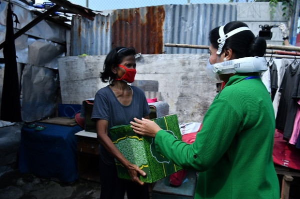 Bantu Warga, Hetty Andika Perkasa dan Persit Pusat Bagikan 585 Paket Sembako