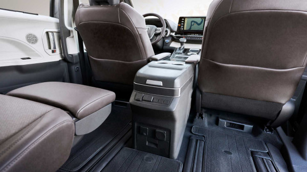 Tongkrongan Lebih Berani, Toyota Sienna 2021 Debut dengan Mesin Hybrid