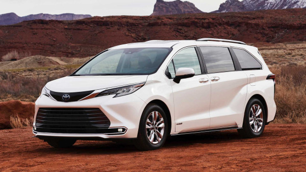 Tongkrongan Lebih Berani, Toyota Sienna 2021 Debut dengan Mesin Hybrid