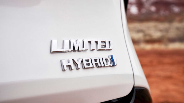 Tongkrongan Lebih Berani, Toyota Sienna 2021 Debut dengan Mesin Hybrid