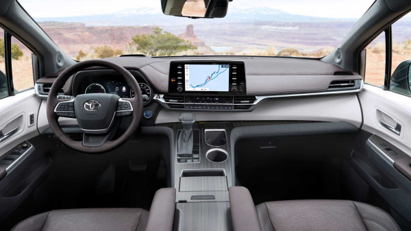 Tongkrongan Lebih Berani, Toyota Sienna 2021 Debut dengan Mesin Hybrid