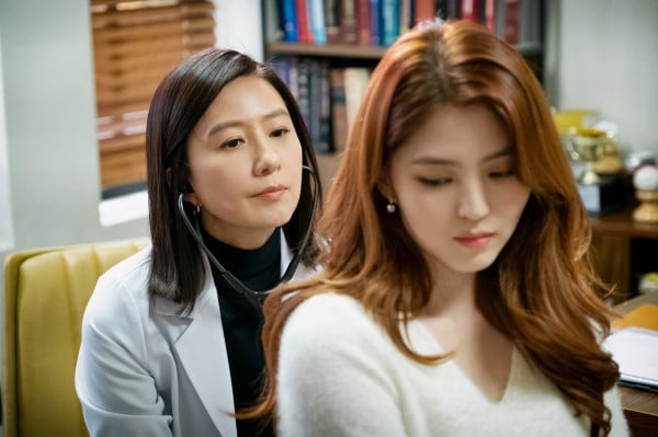 Cek! Ini 5 kejanggalan yang ada dalam The World of The Married