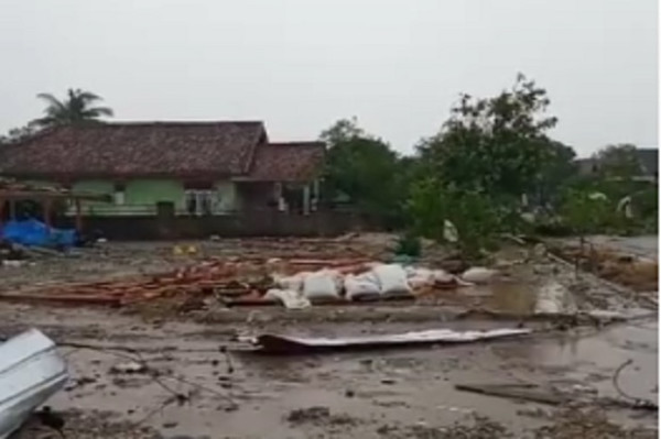 Puting Beliung Rusak Ratusan Rumah di Tulang Bawang Lampung, 1 Tewas